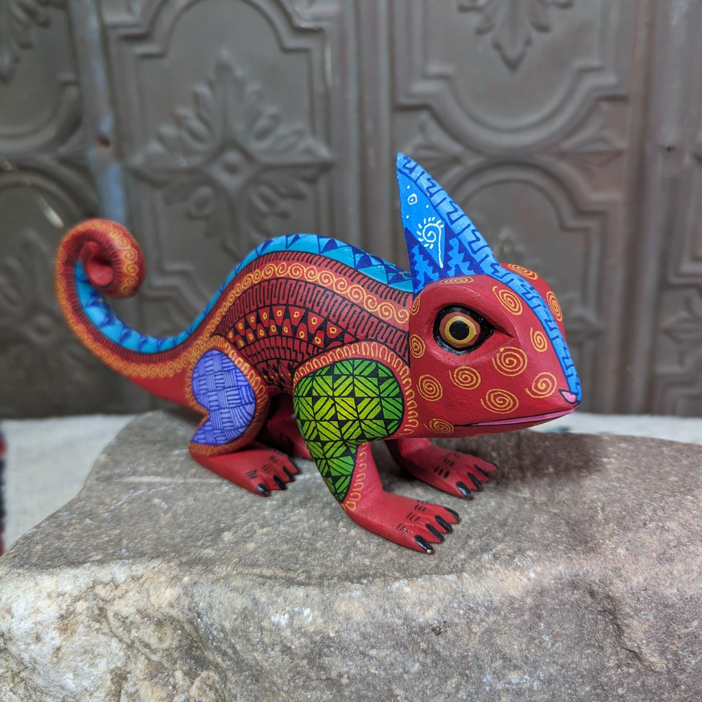 Oaxacan Chameleon Wood Carving GF-0061