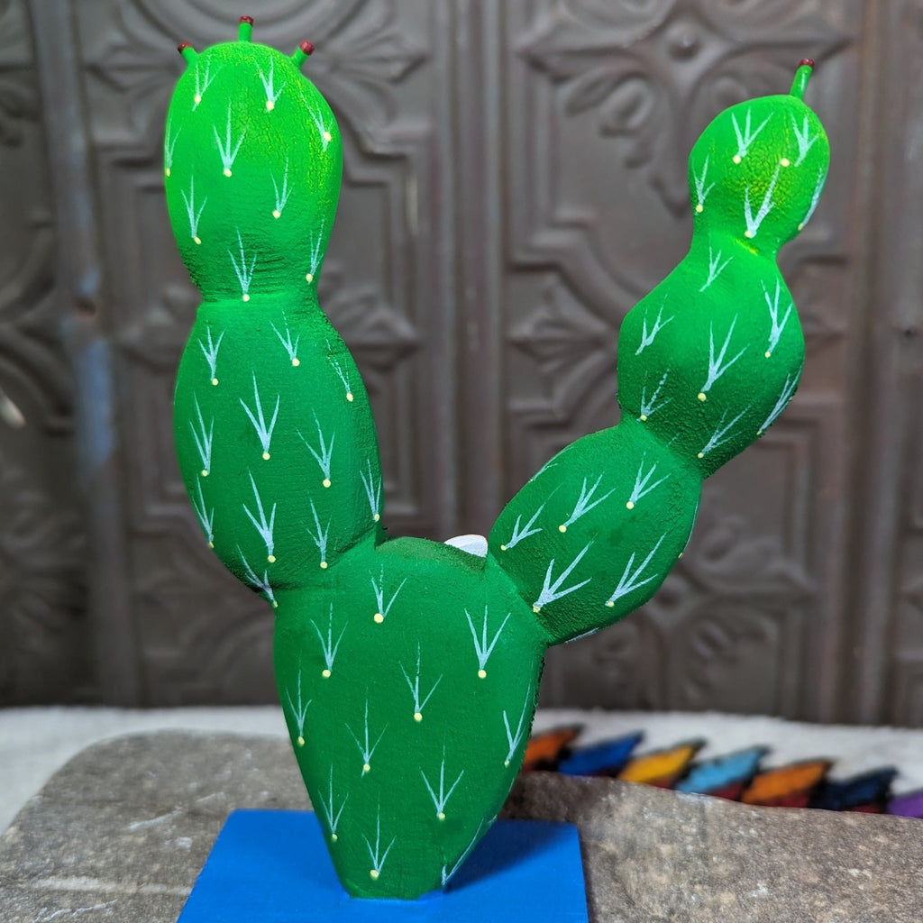 Oaxacan Cactus Wood Carving w/ Lizard MZ-1004