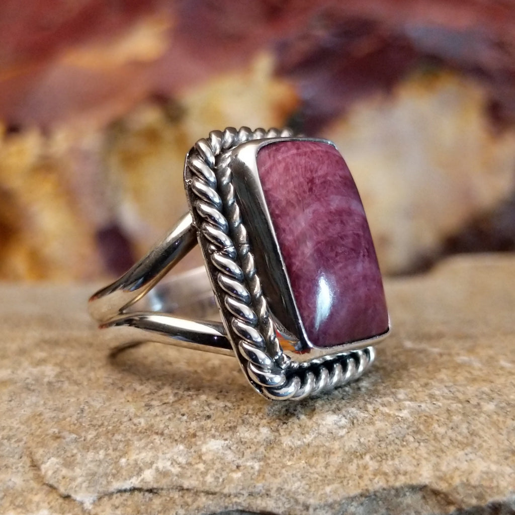 Purple spiny oyster shell set in a square twisted rope bezel.