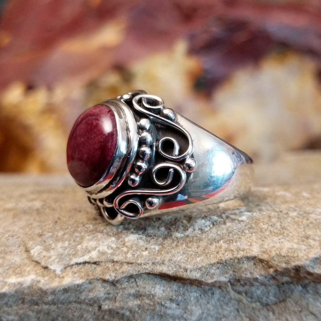 Purple spiny oyster shell in the scrolled silver setting of the ring.