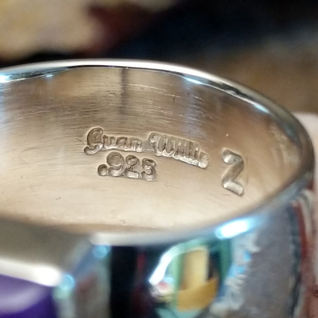 Closer-up of the artisan's stamped signature.