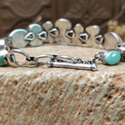 Close-up of the semi-adjustable clasp.