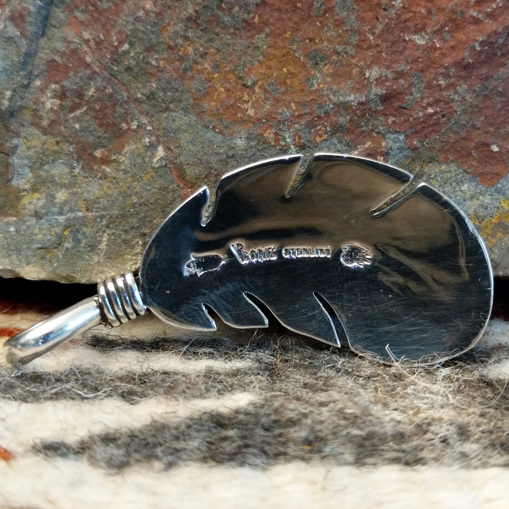 The artisan's signature is found on the back.