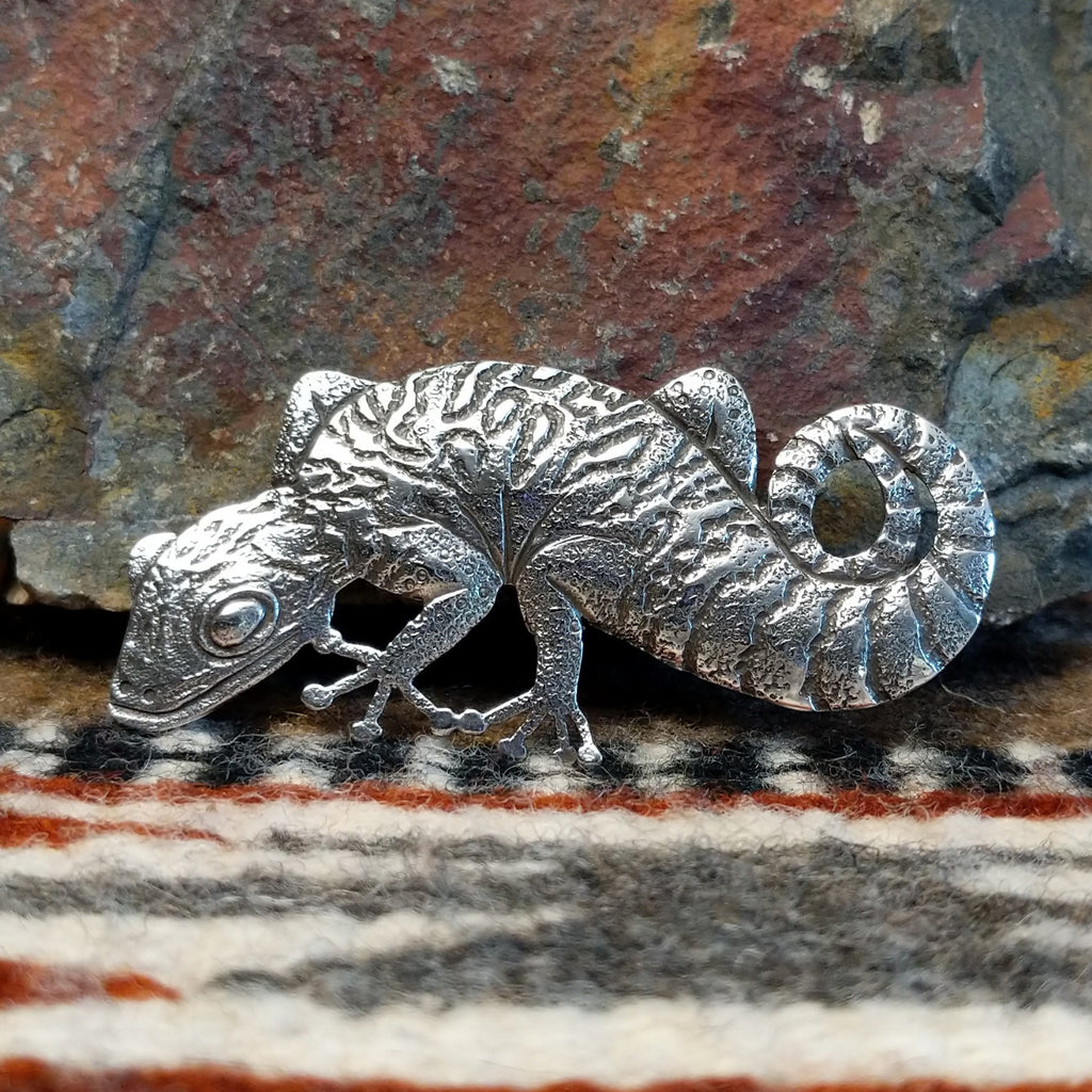Sterling silver gecko pin with intricate stamped detailing.