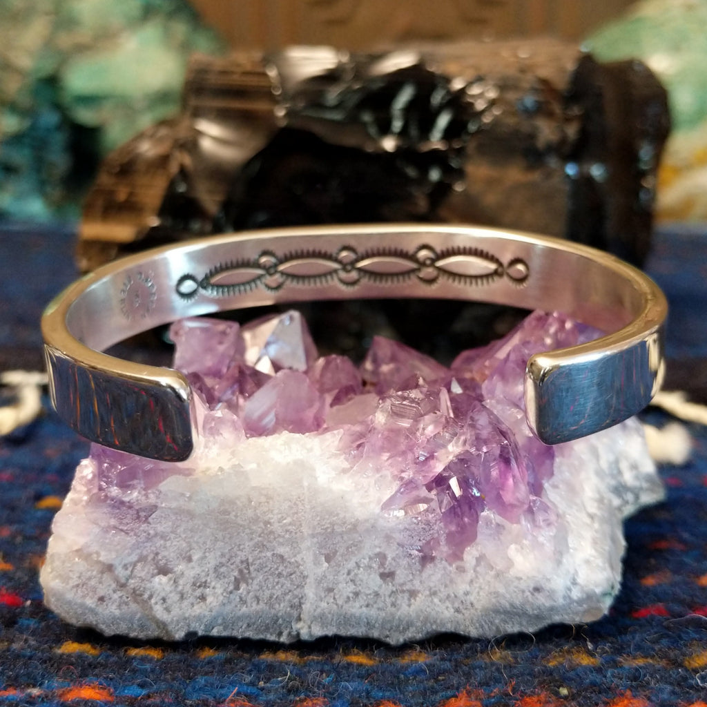 The back of the band showcases intricate patterns set on the inner side of the cuff.