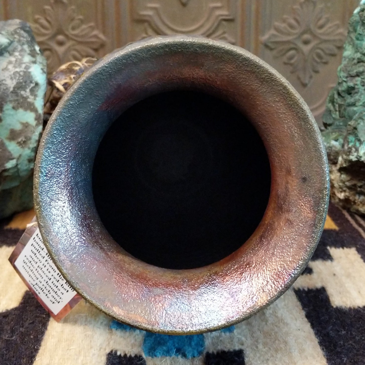 Close-up of the lip of the pot.