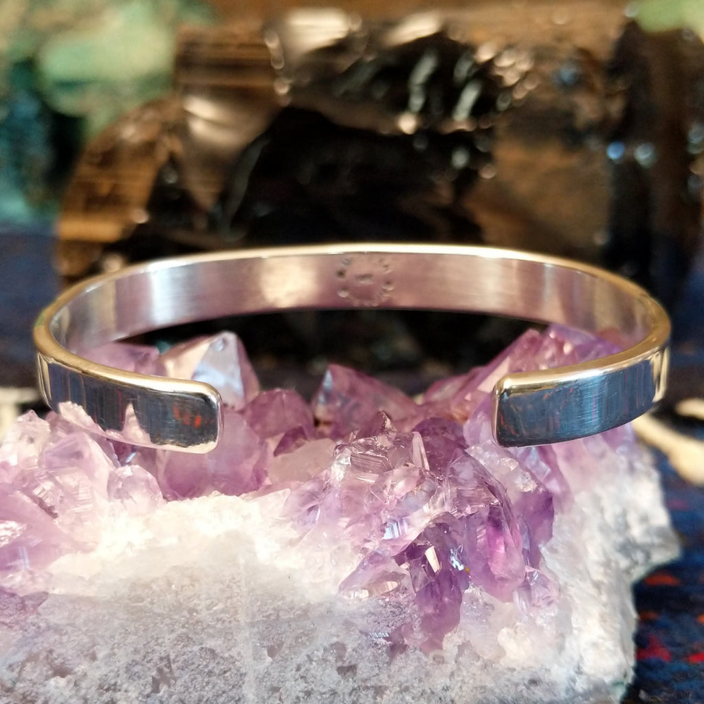 The polished cuff opening view.