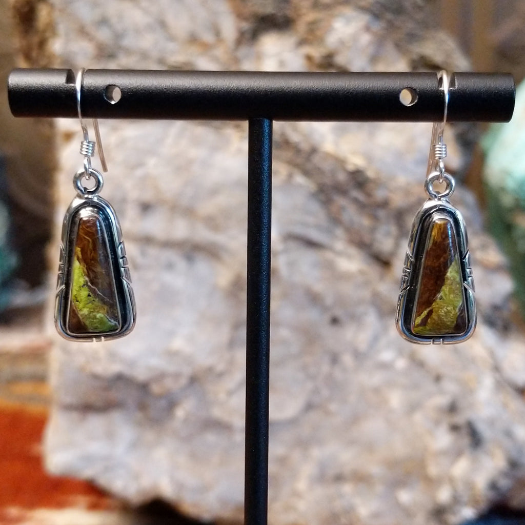 Blackjack turquoise set within the triangular bezels of the earrings.