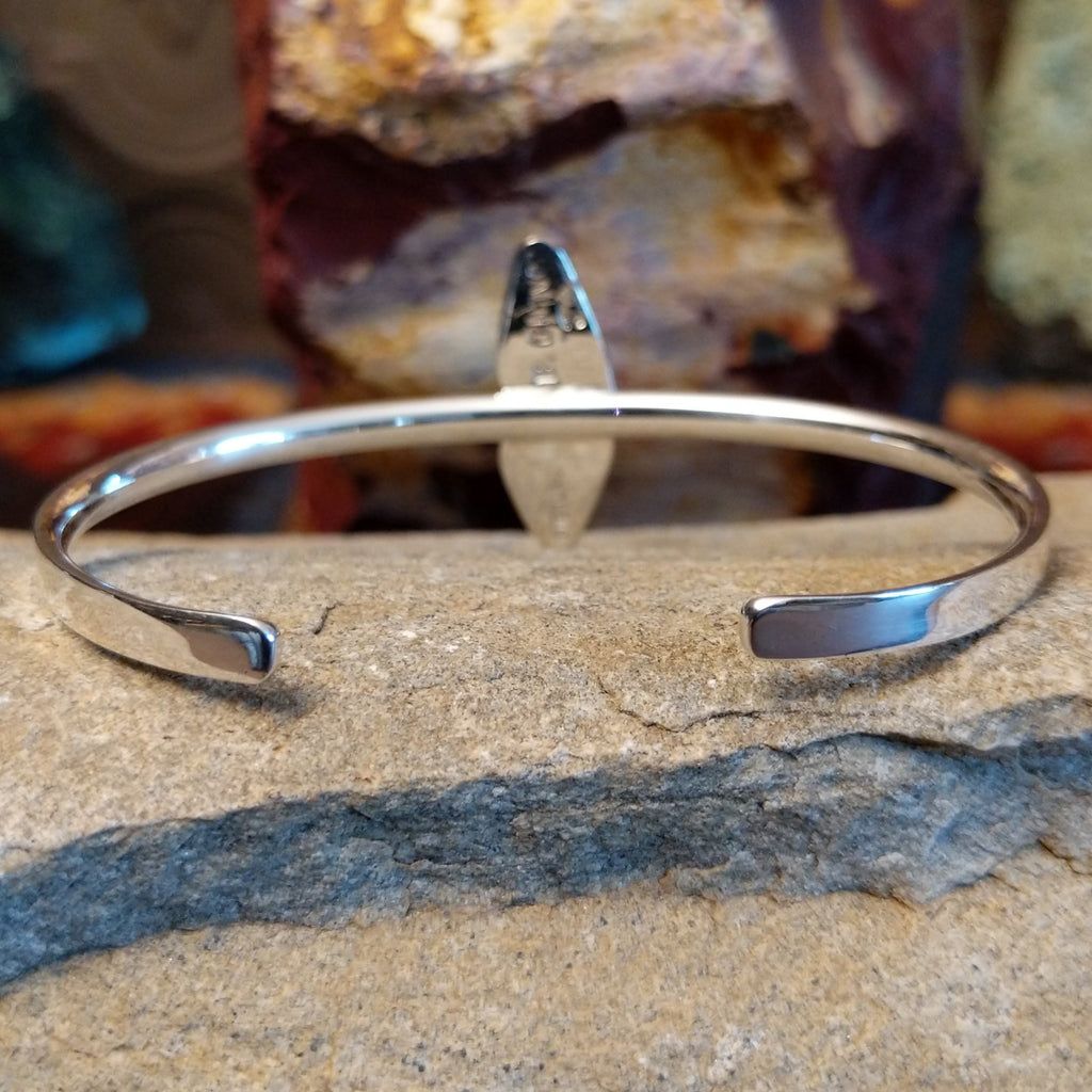 The back of the cuff showcases the thin polished silver band.
