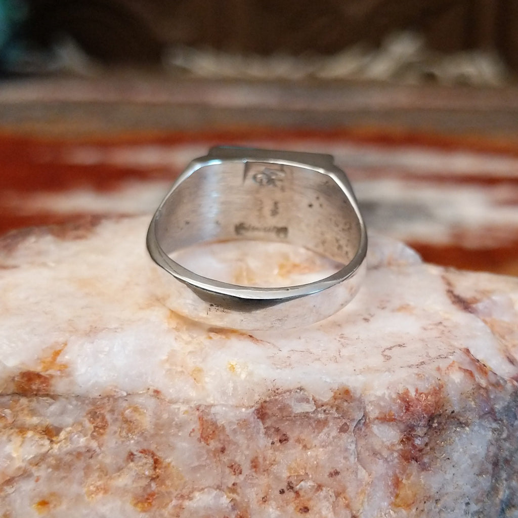 Close-up of the polished band on the ring.