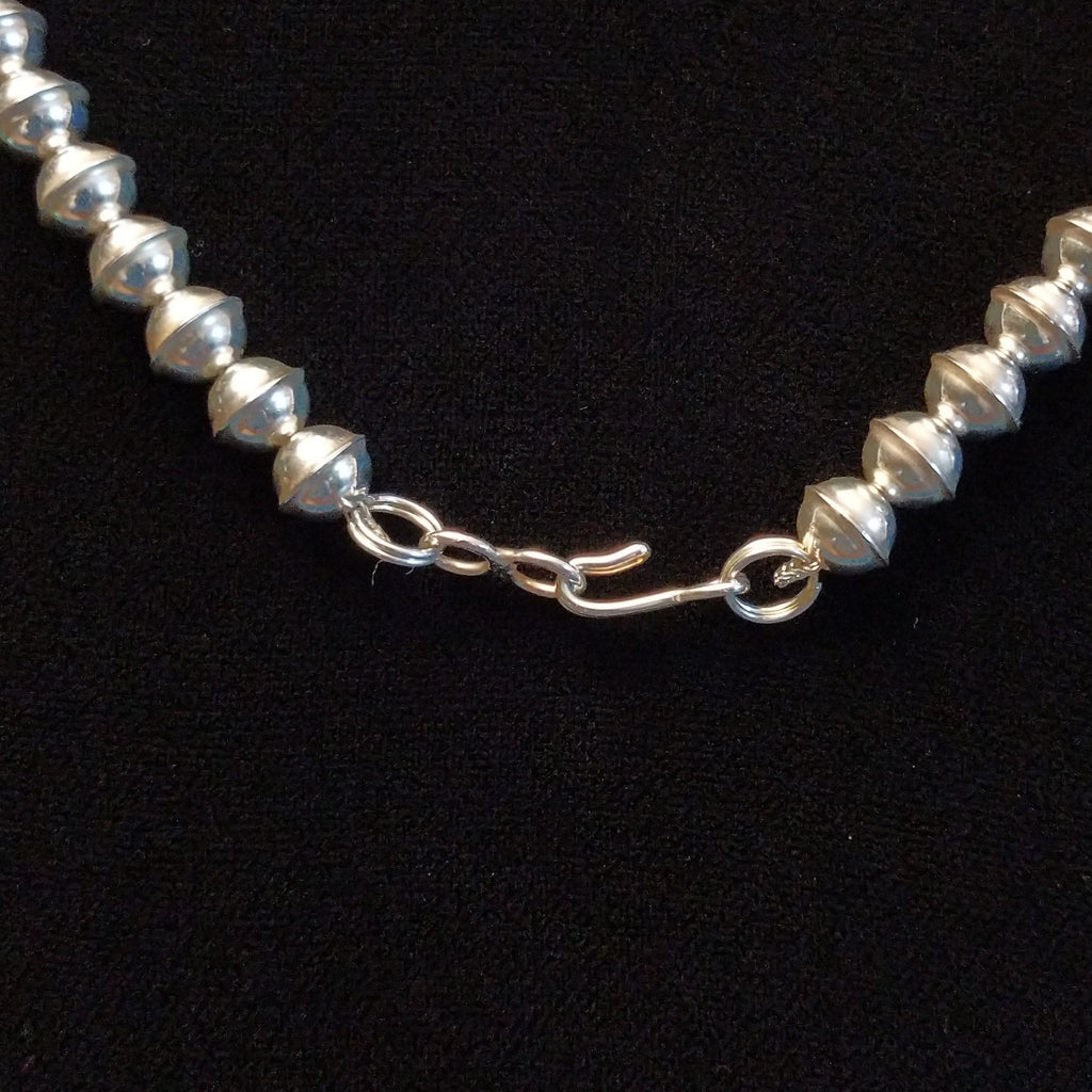 A close-up of the hook clasp.