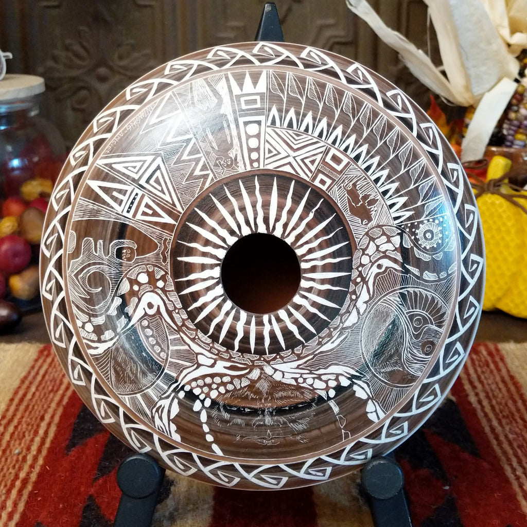 Top view of finely etched pottery by Norman Lansing