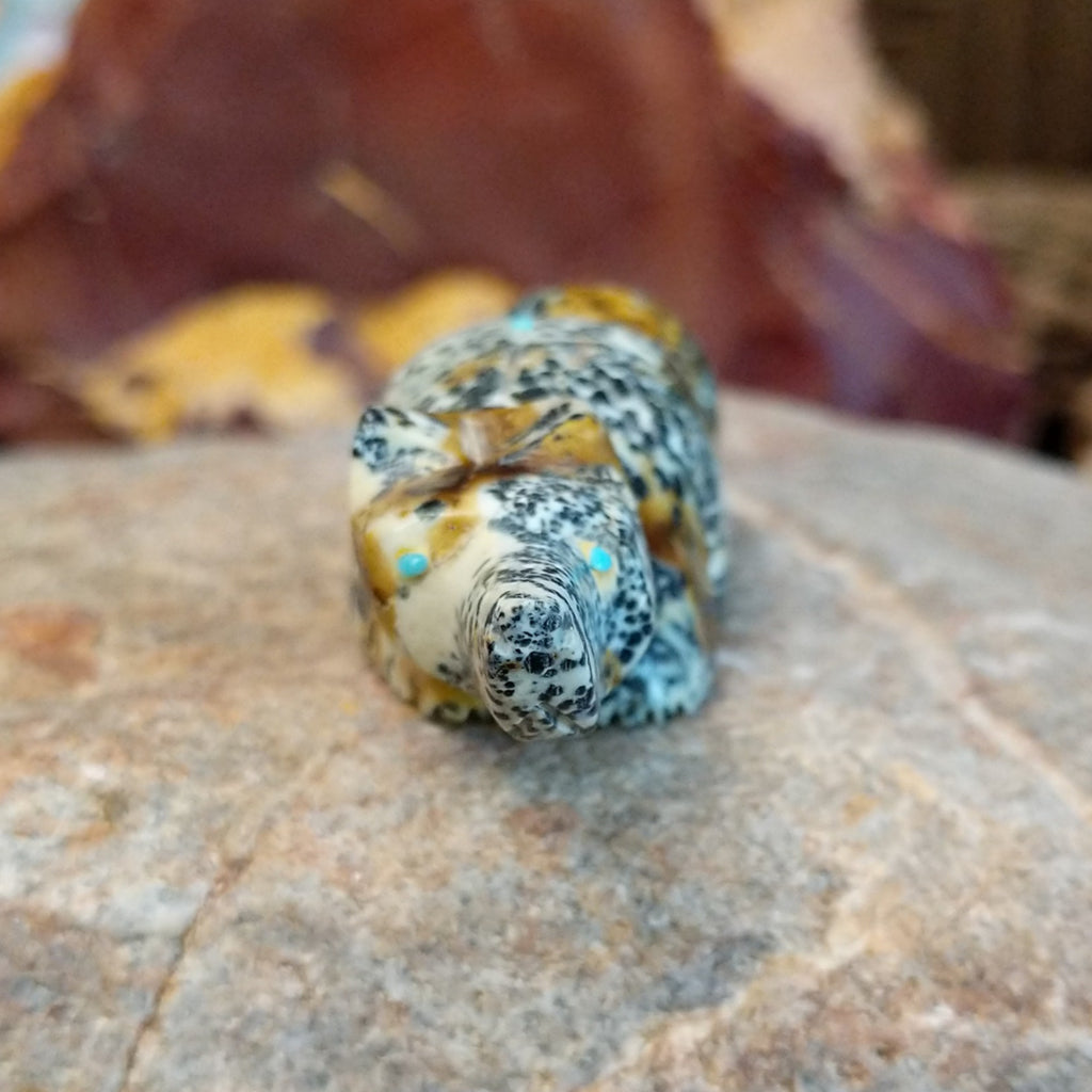 Spotted serpentine carved into a fox fetish with various matrix along the body.