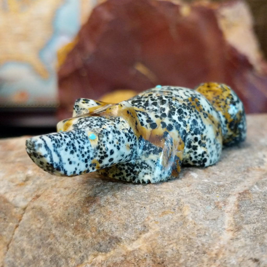 Spotted serpentine carved into a fox fetish with various matrix along the body.