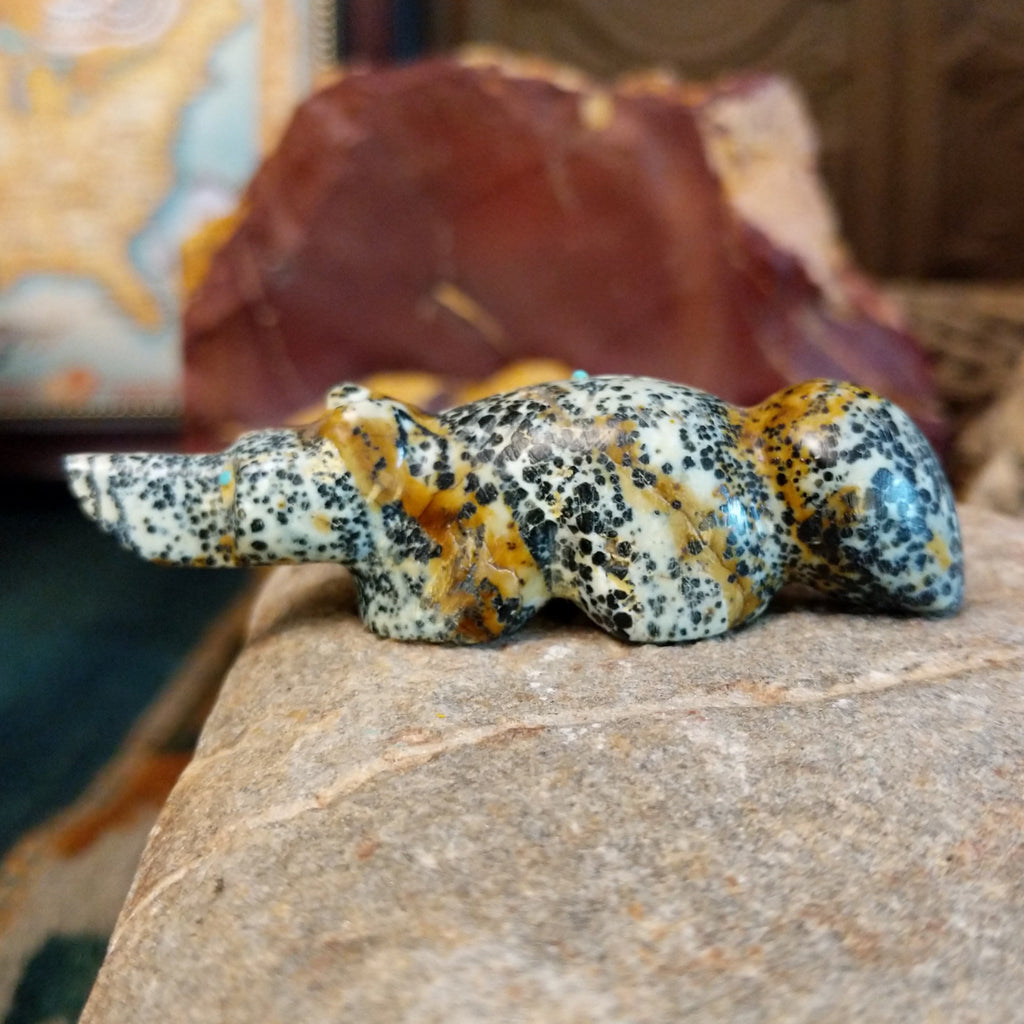 Spotted serpentine carved into a fox fetish with various matrix along the body.