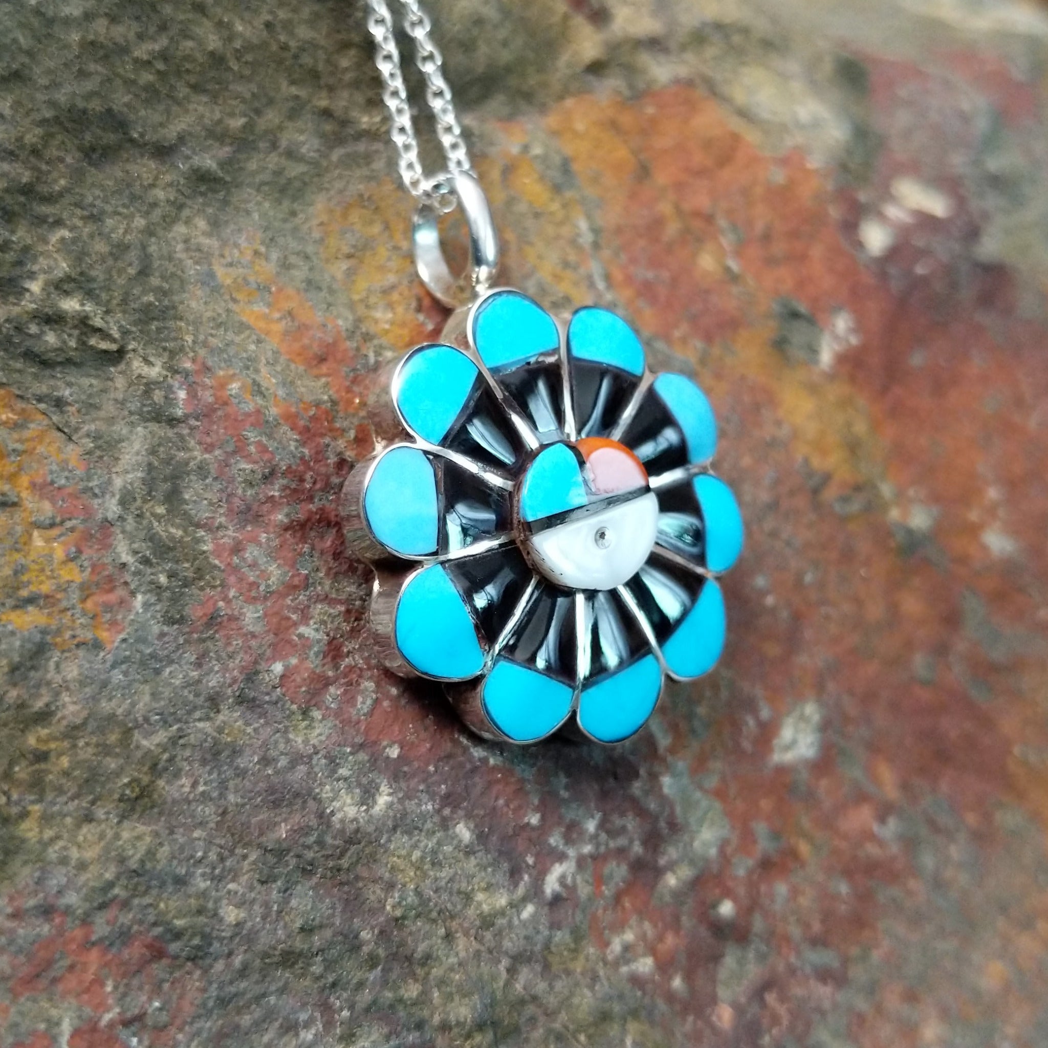 GOショップ*Zuni ズニ族 SUNFACE 太陽神 サンフラワー Zuni Sunface Pendant by R.V. GJ-PND-0319 – Arlene's