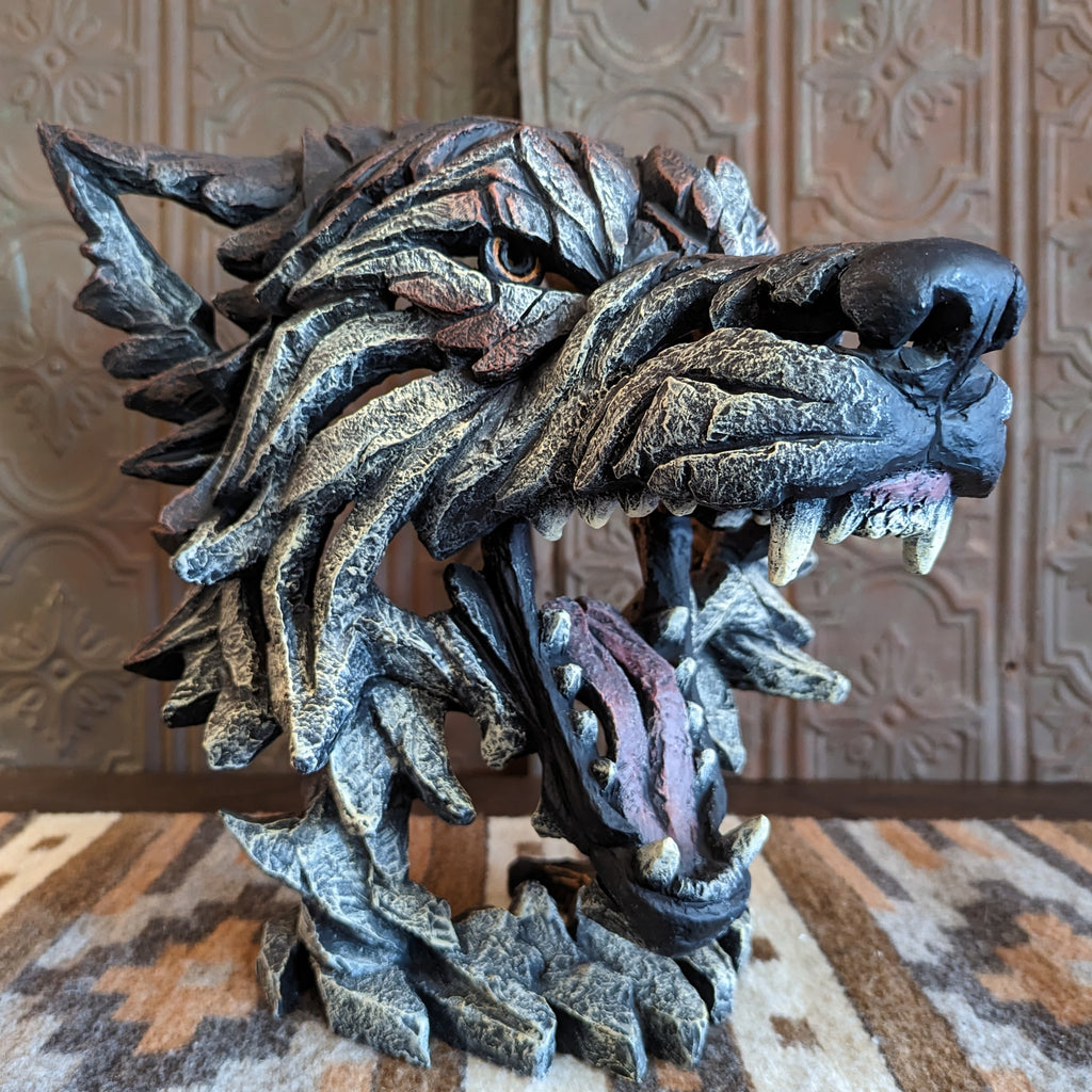 edge sculpture wolf right side closeup
